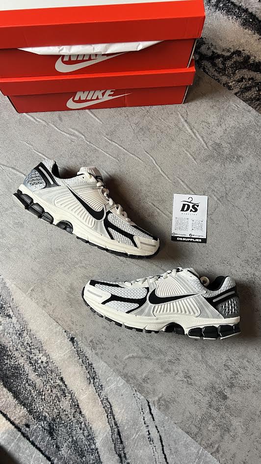 Nike Zoom Vomero 5-White/Black/Silver