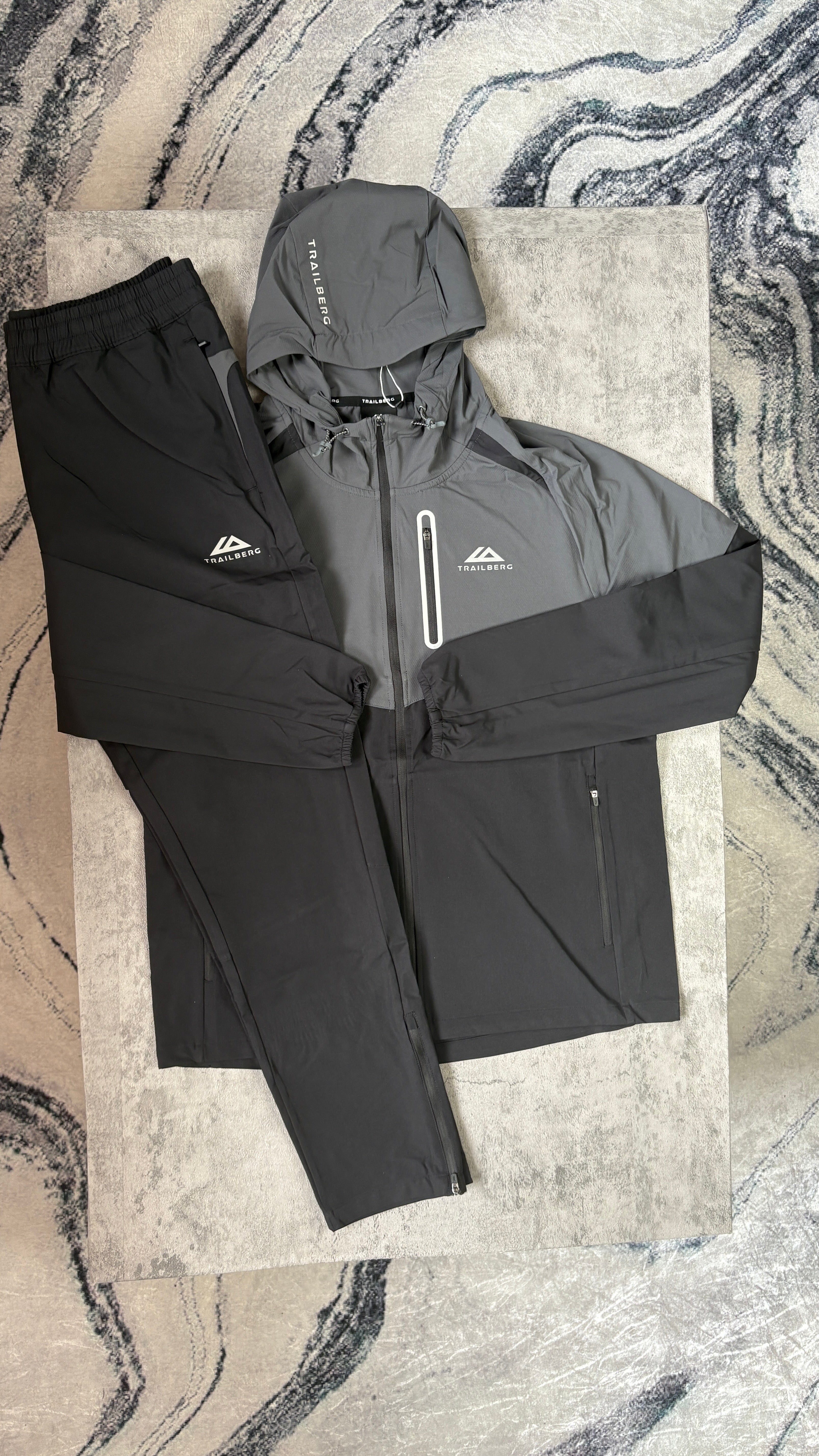 TRAILBERG AW25 CLOUD TRACKSUIT - BLACK/GREY