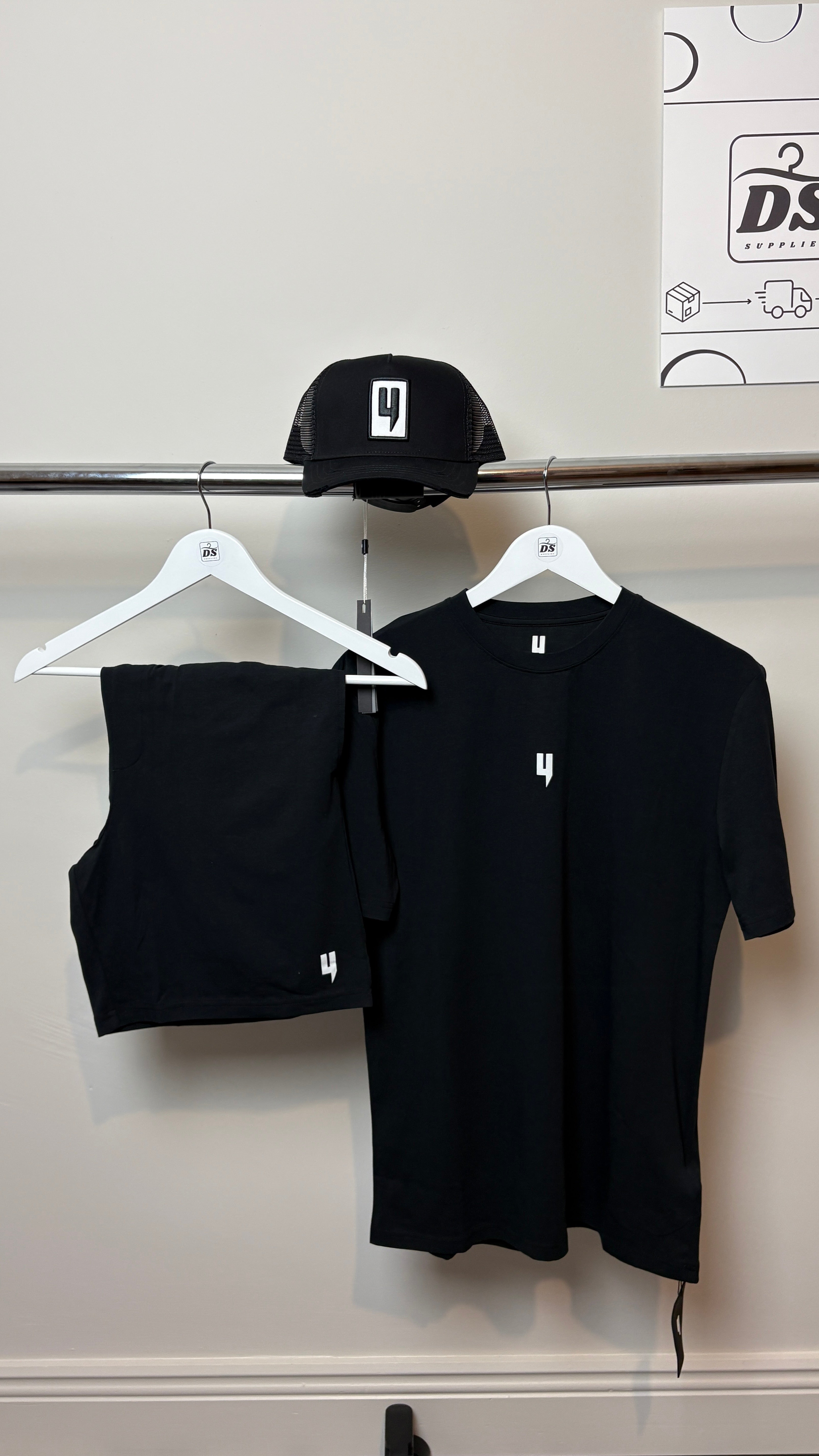 YELIR WORLD COTTEN TWINSET T-SHIRT/SHORTS- BLACK/WHITE