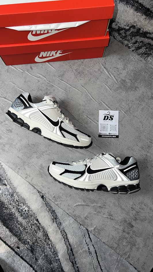 Nike Zoom Vomero 5-White/Black/Silver