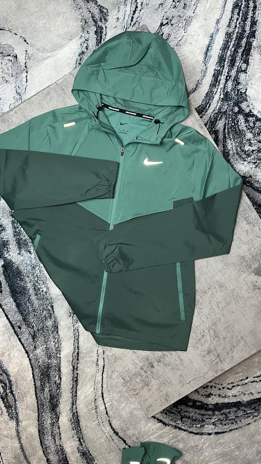 Nike Windrunner- Bicostal/Vintage Green