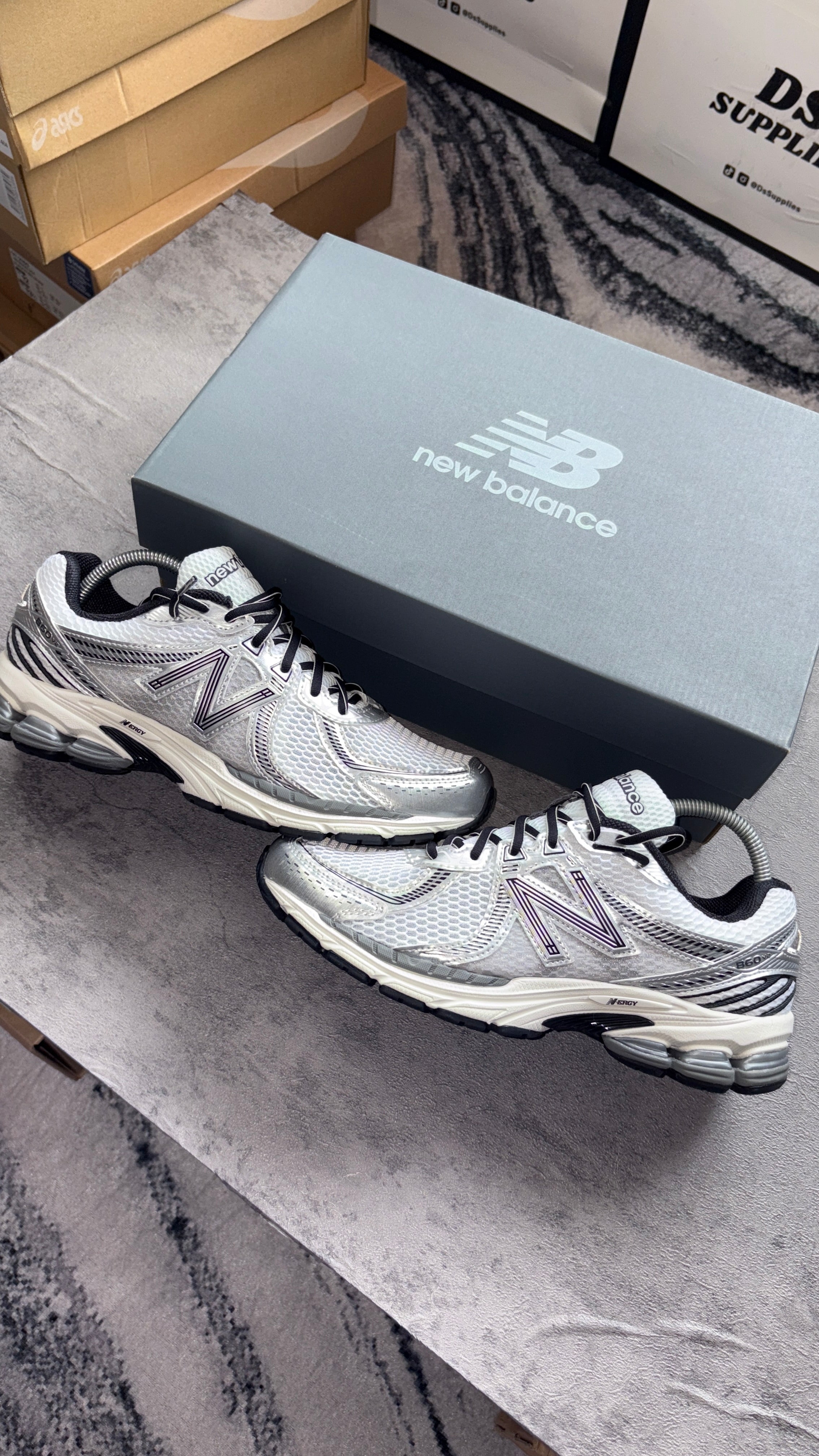 New Balance 860v2-White/Silver/Black