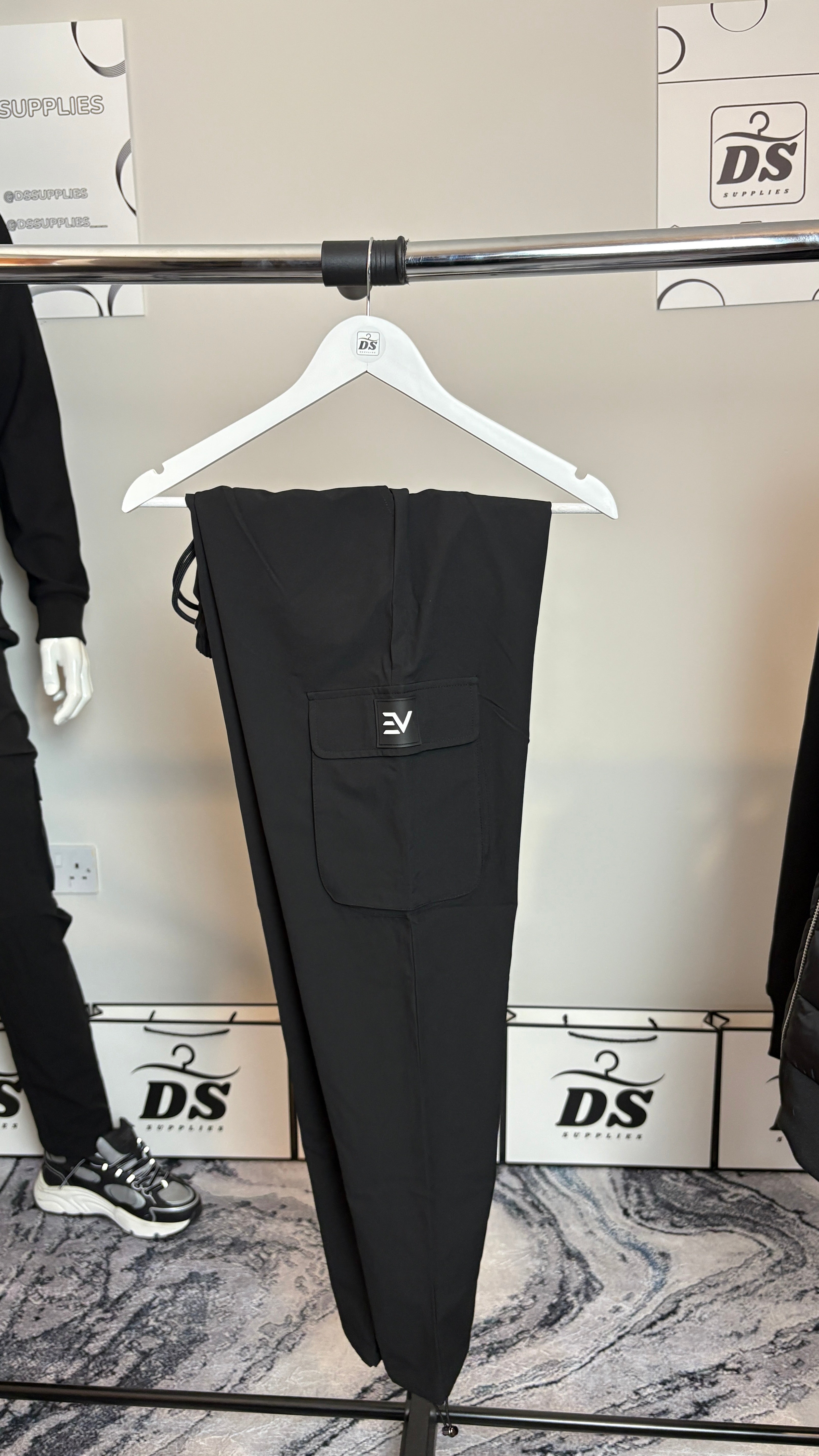 ENVI CARGO PANTS - BLACK