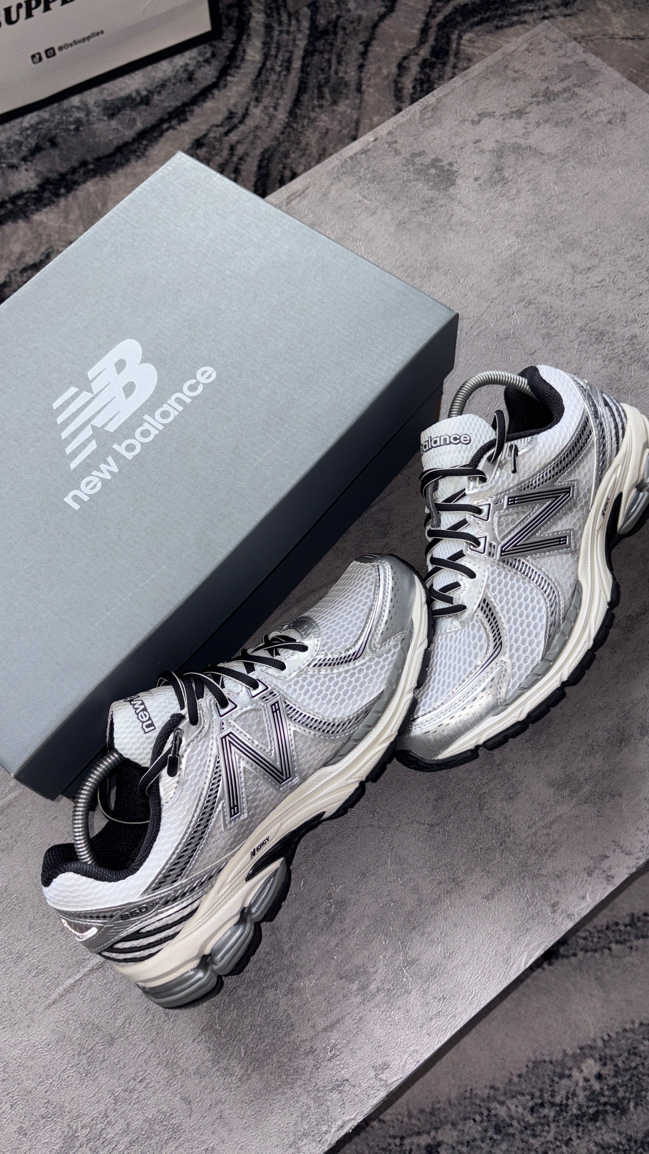 New Balance 860v2-White/Silver/Black