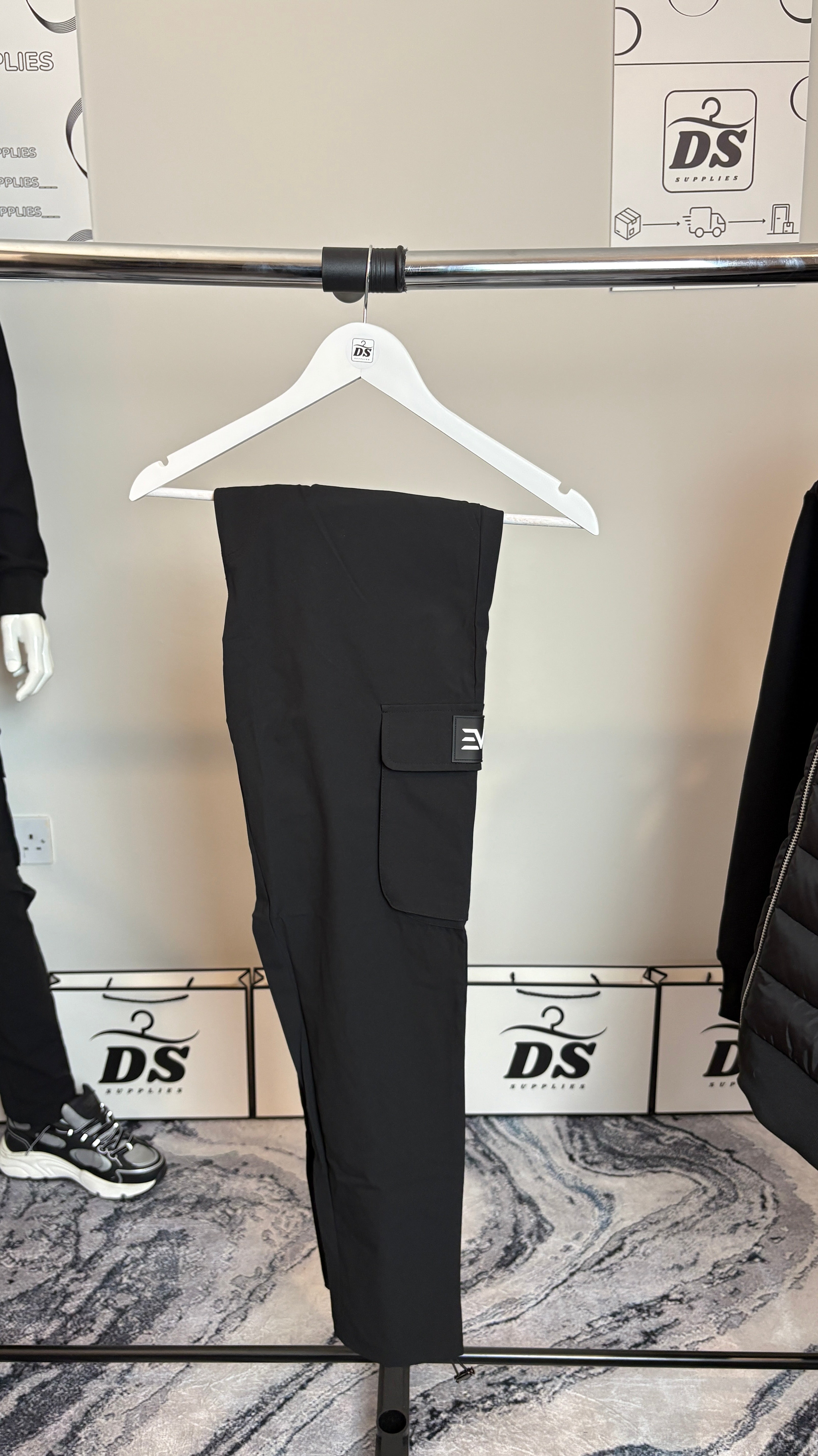 ENVI CARGO PANTS - BLACK