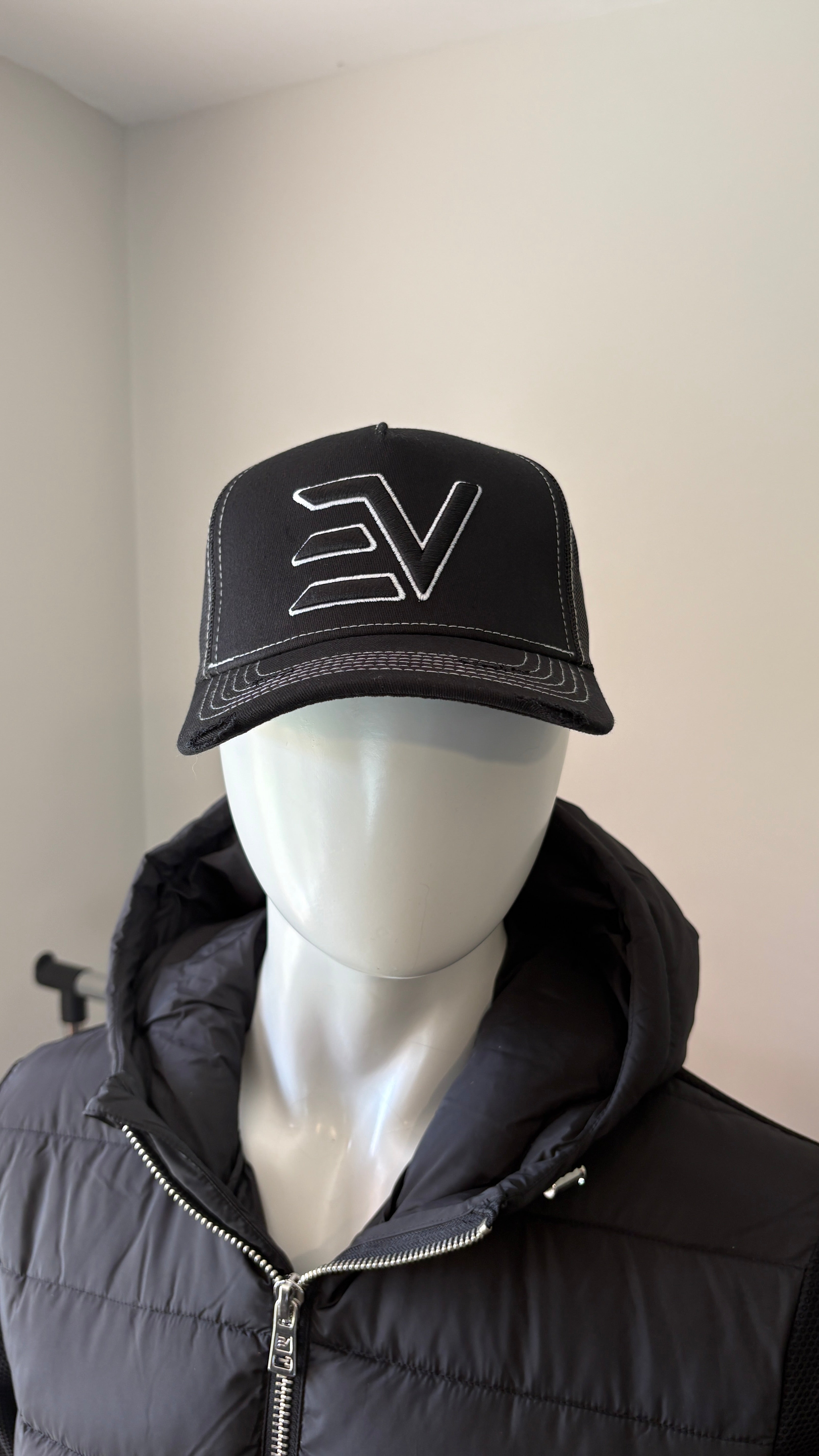 ENVI TRUCKER CAP - BLACK/WHITE STICH