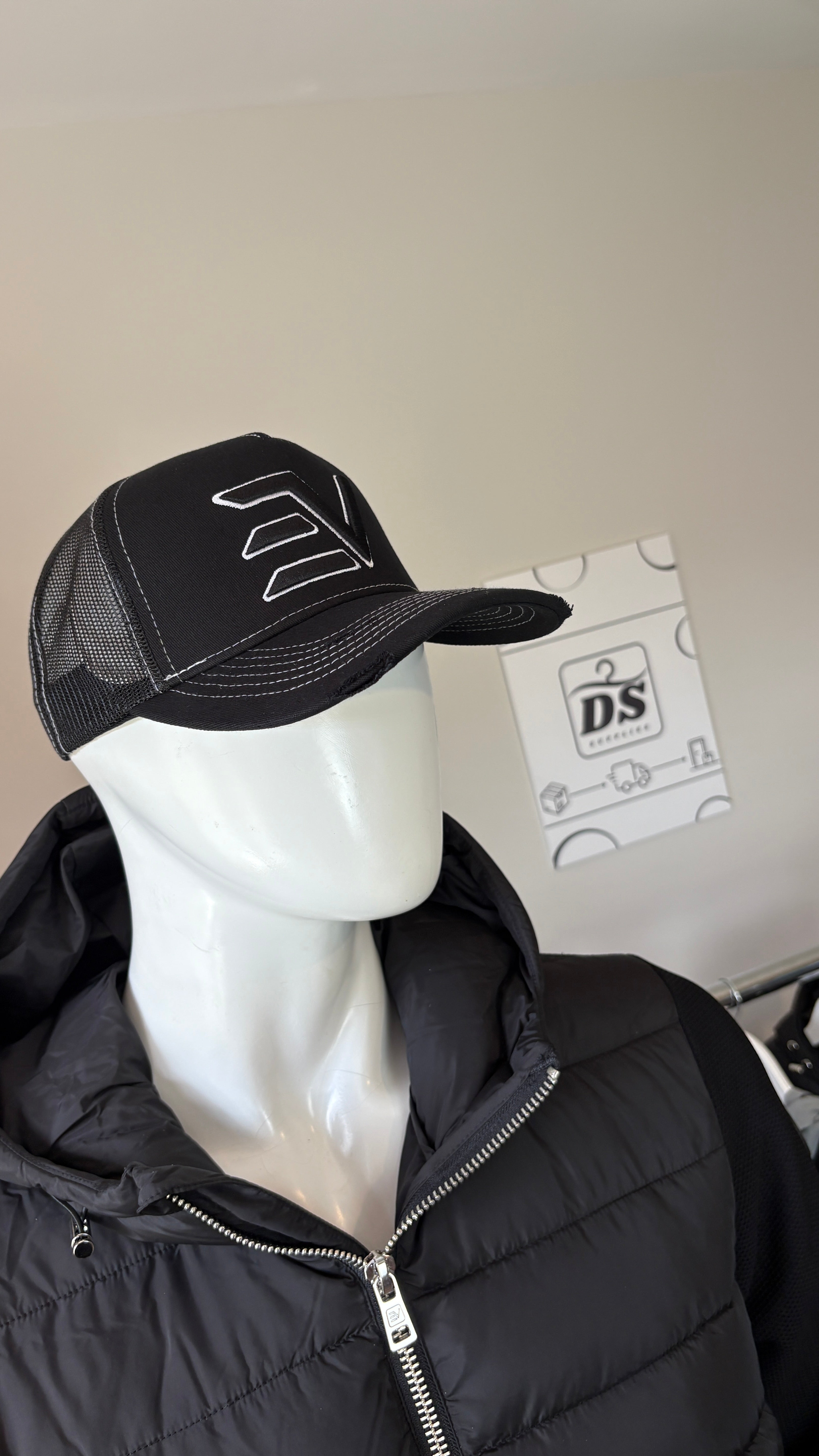 ENVI TRUCKER CAP - BLACK/WHITE STICH