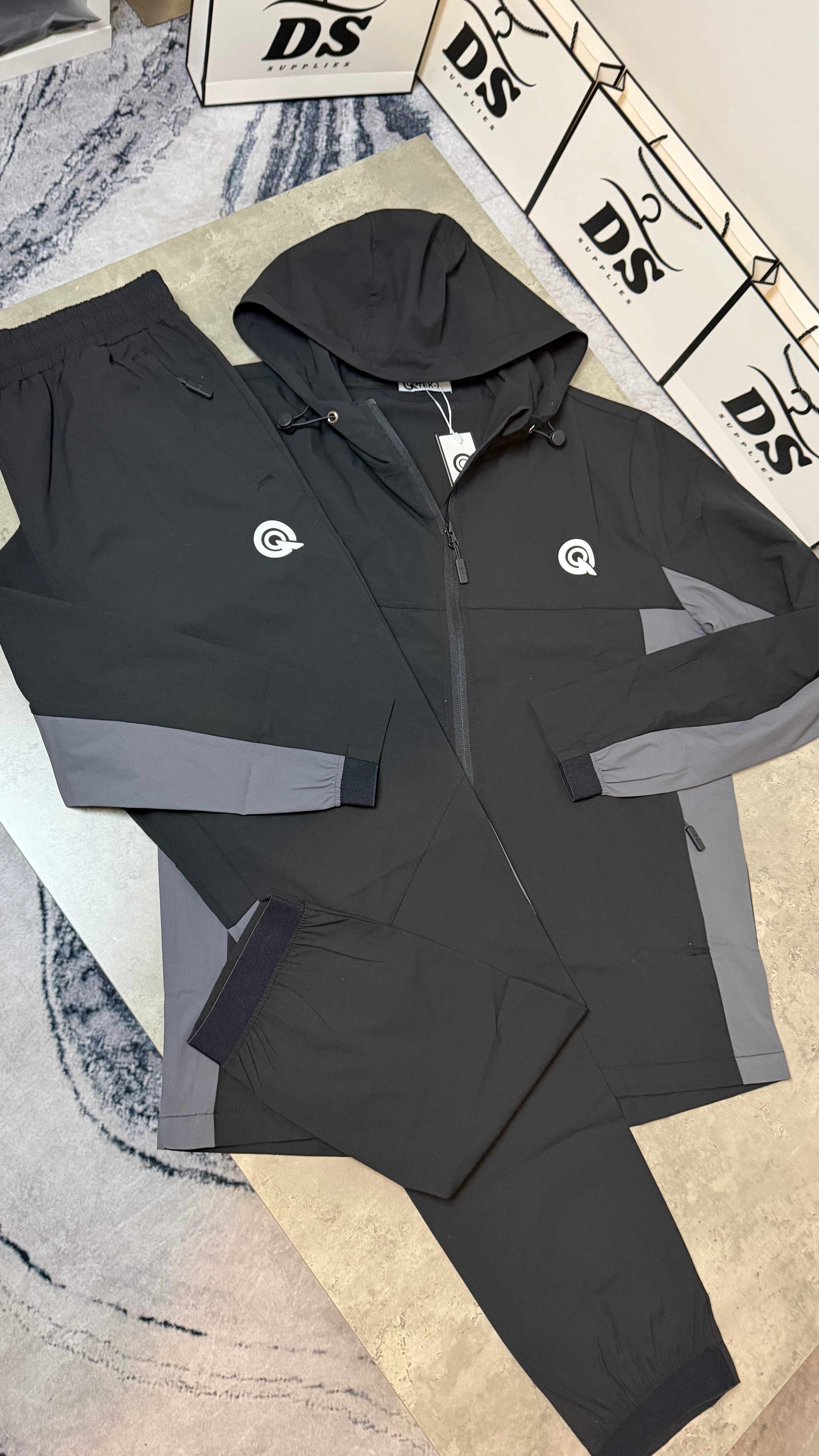 QTEK PULSE TRACKSUIT JACKET/PANTS - BLACK/GREY