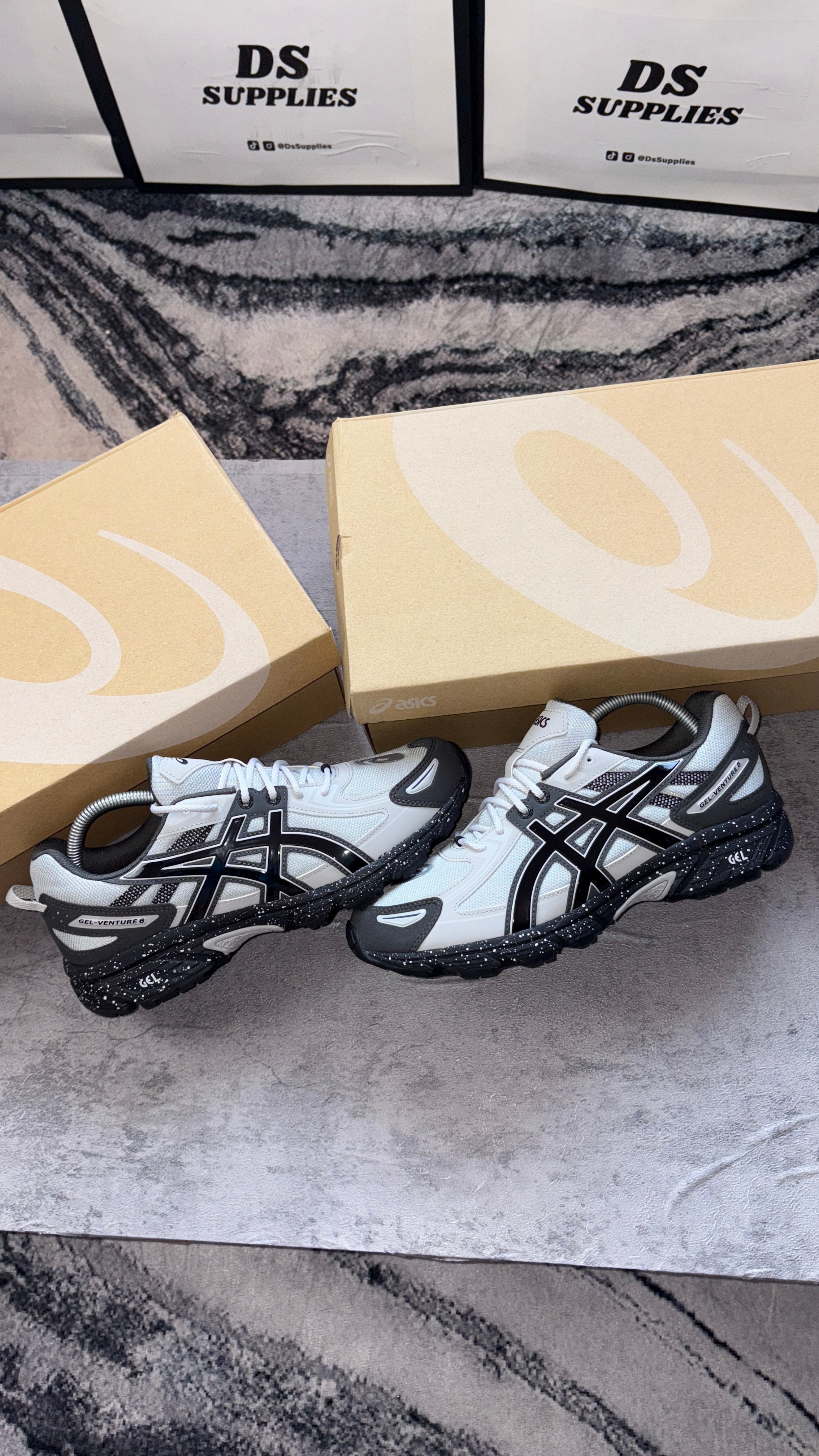 ASICS Gel Venture 6-Black/Grey