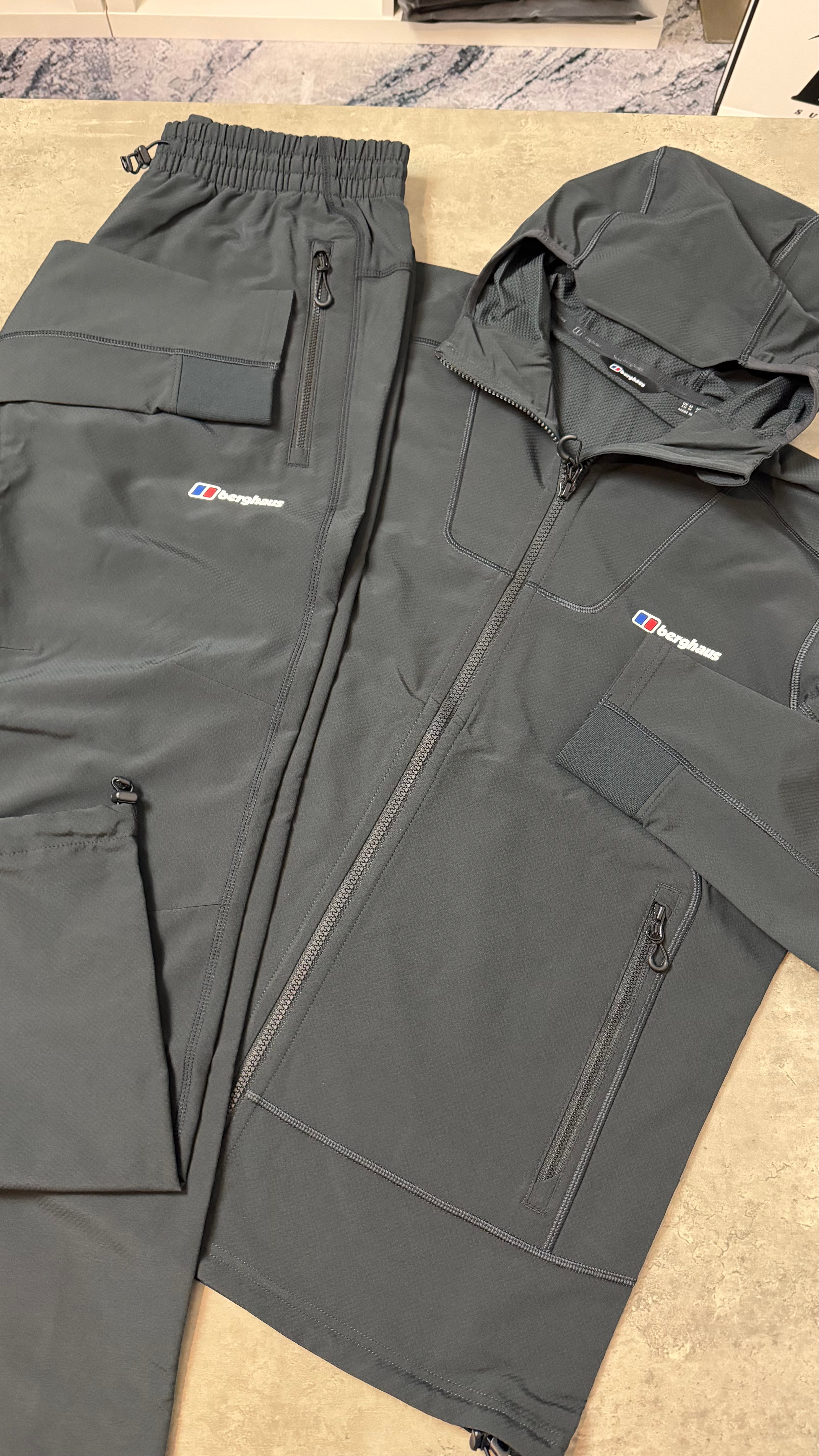 BERGHAUS TECH TRACKSUIT JACKET/PANT - BLACK