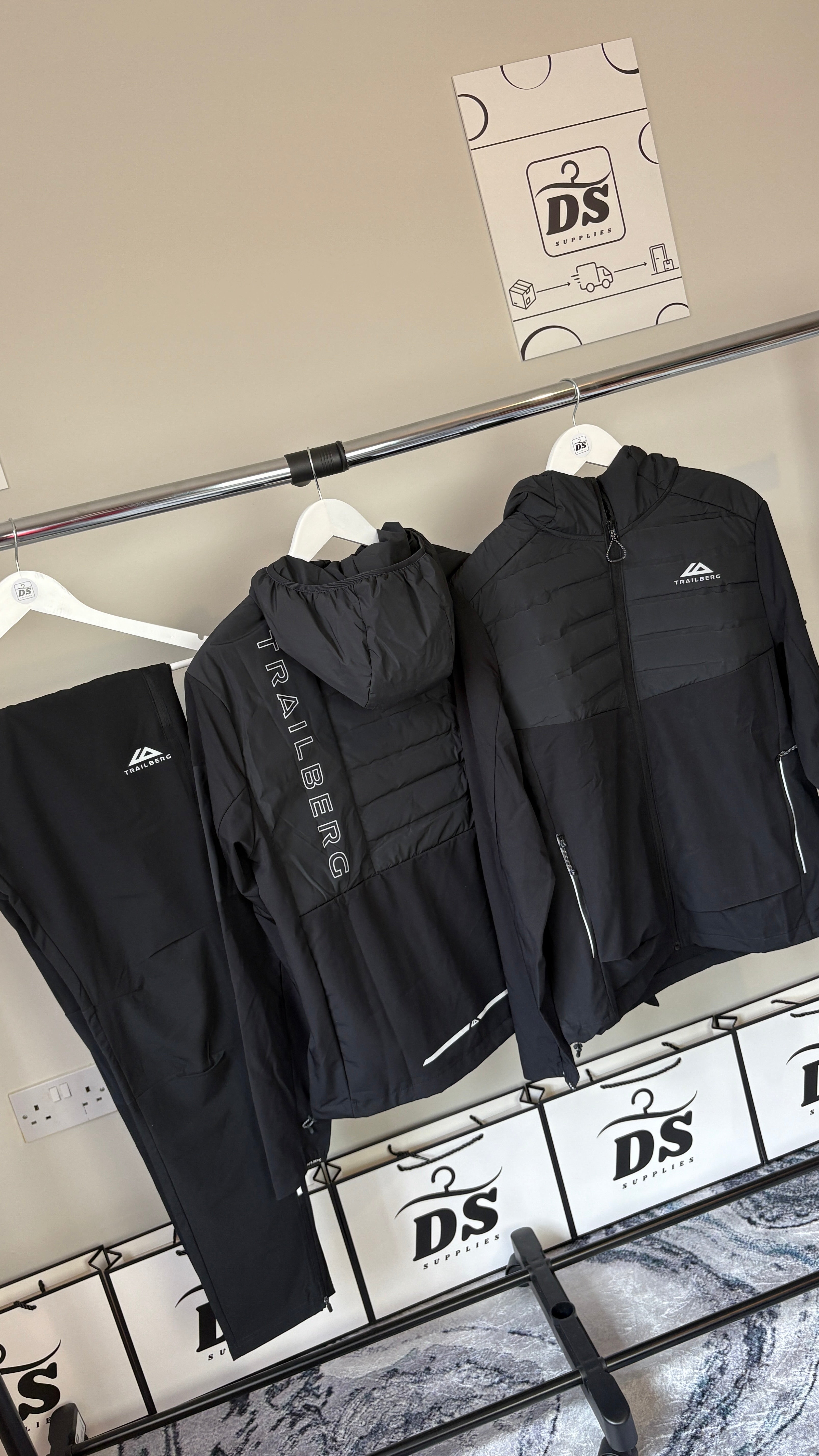 TRAILBERG RHINE TRACKSUIT - BLACK