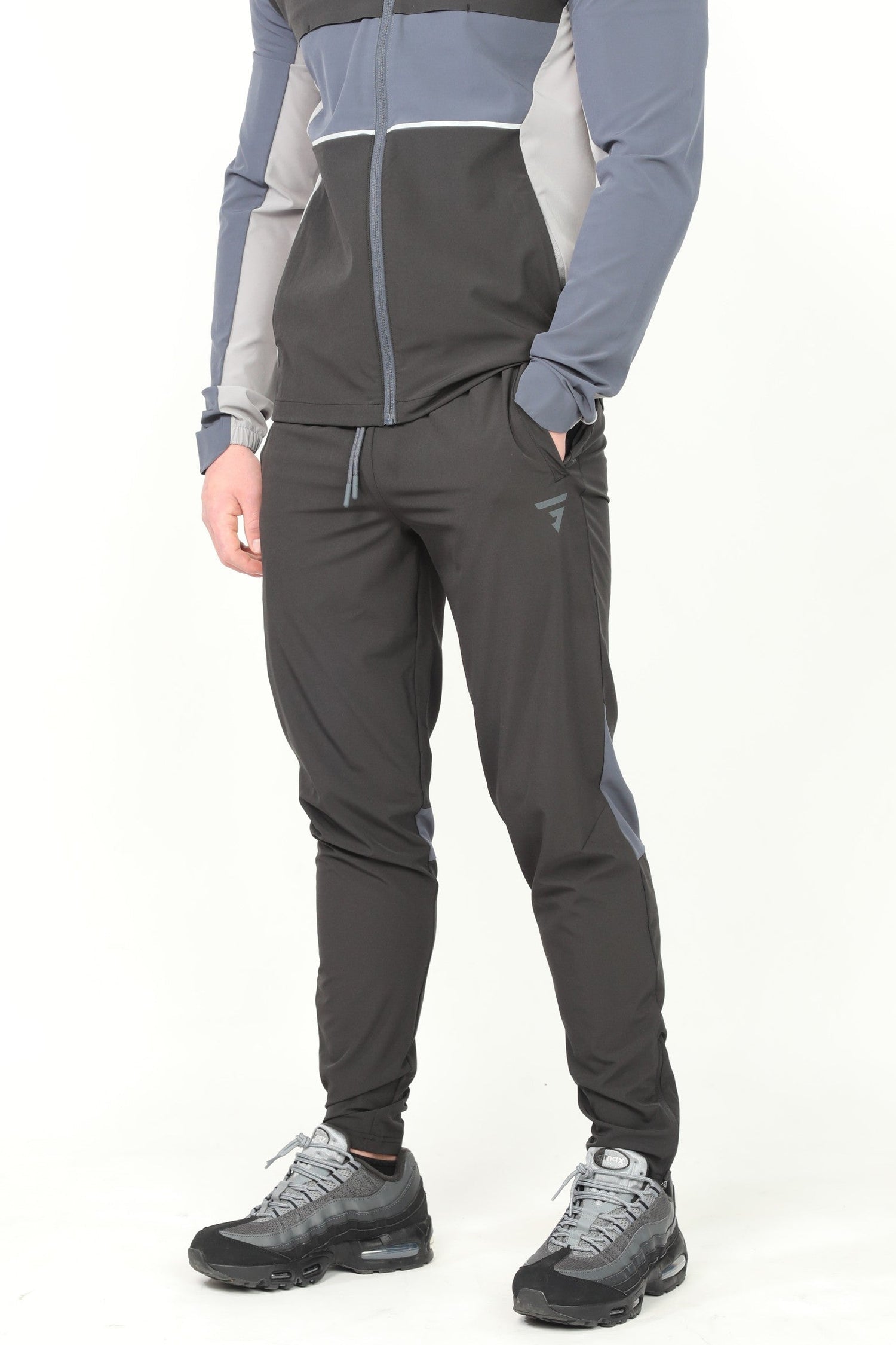 GRIID EVO TRACKSUIT - BLACK/GREY