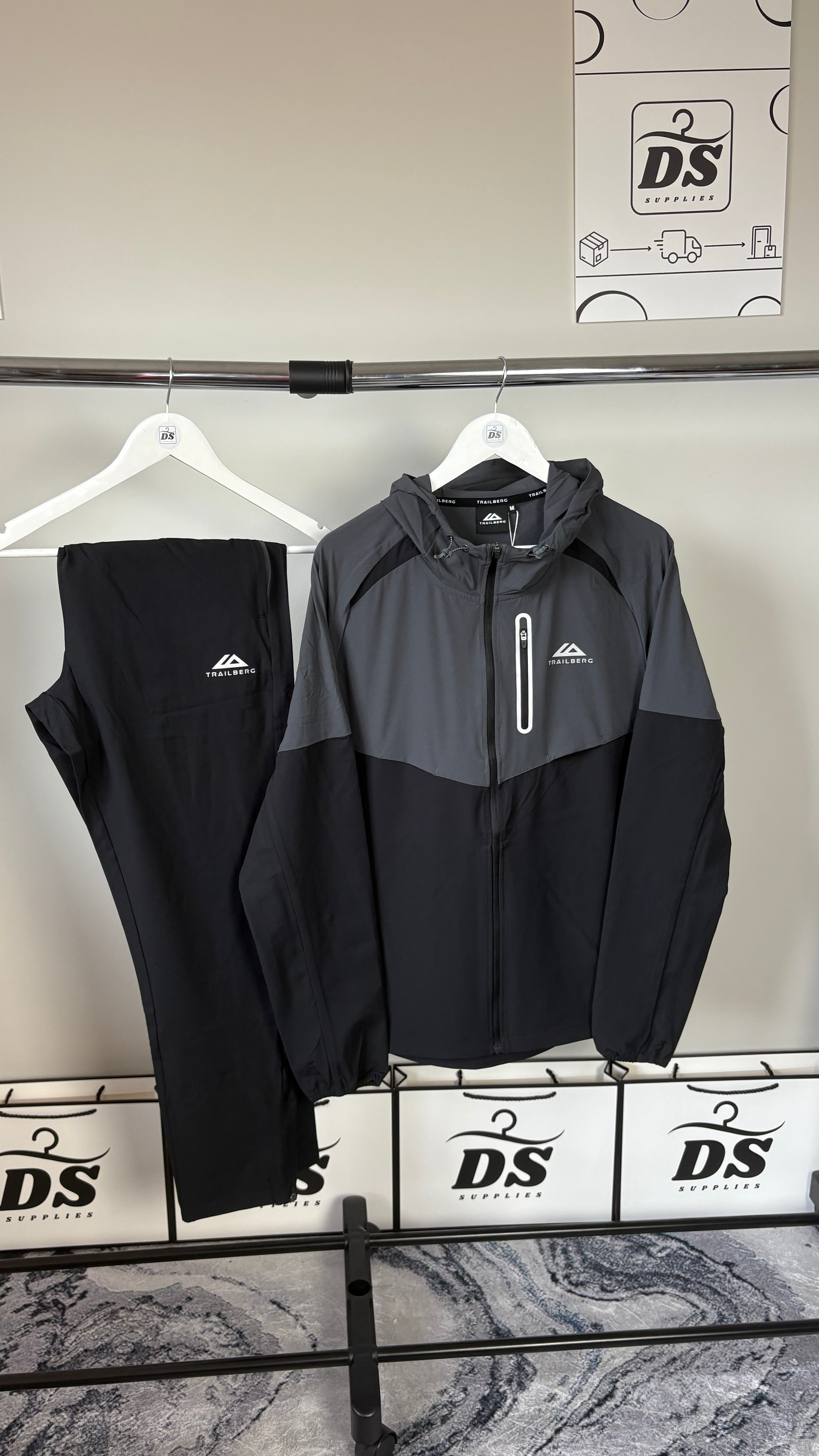 TRAILBERG AW25 CLOUD TRACKSUIT - BLACK/GREY
