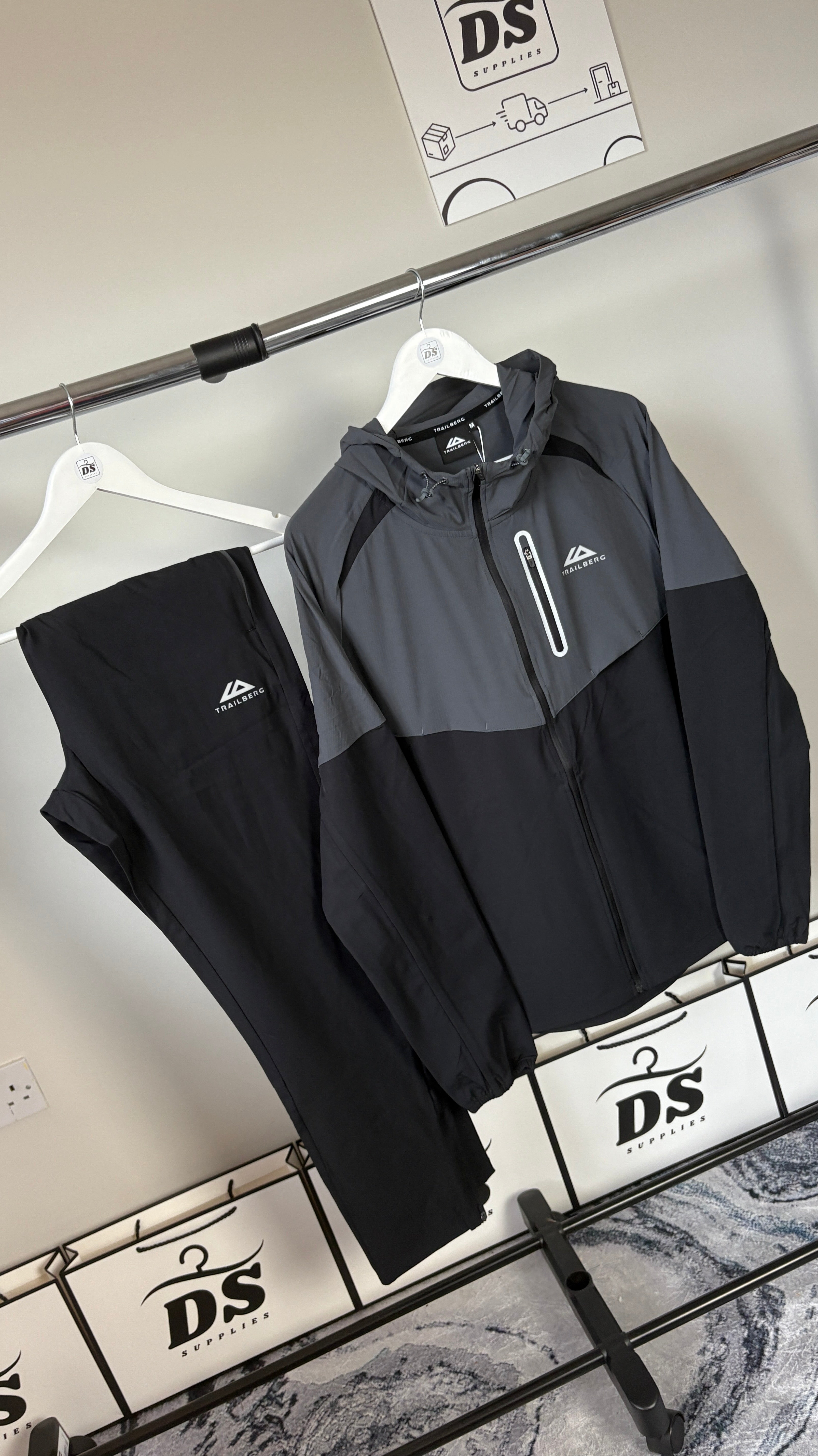 TRAILBERG AW25 CLOUD TRACKSUIT - BLACK/GREY