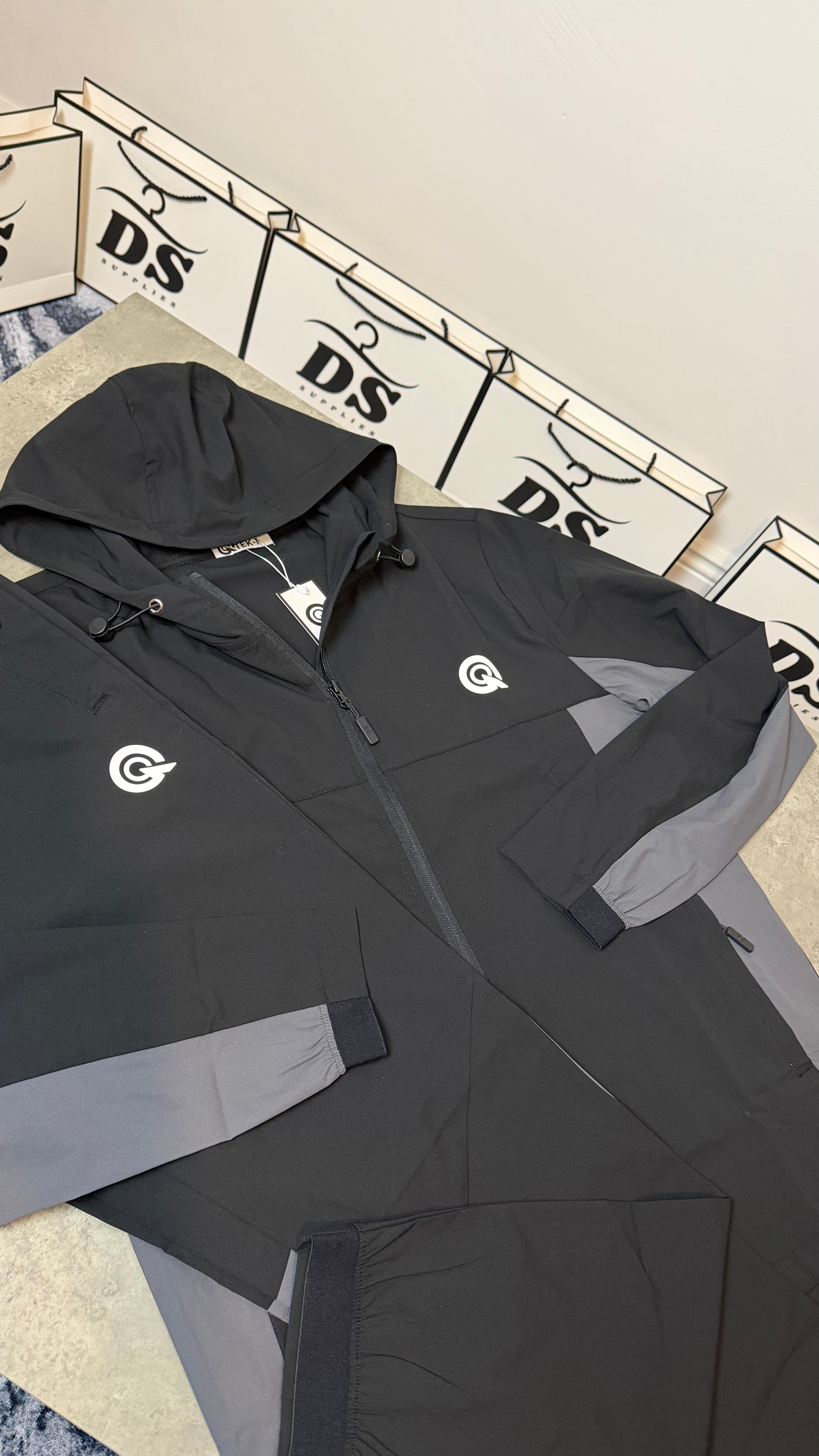 QTEK PULSE TRACKSUIT JACKET/PANTS - BLACK/GREY