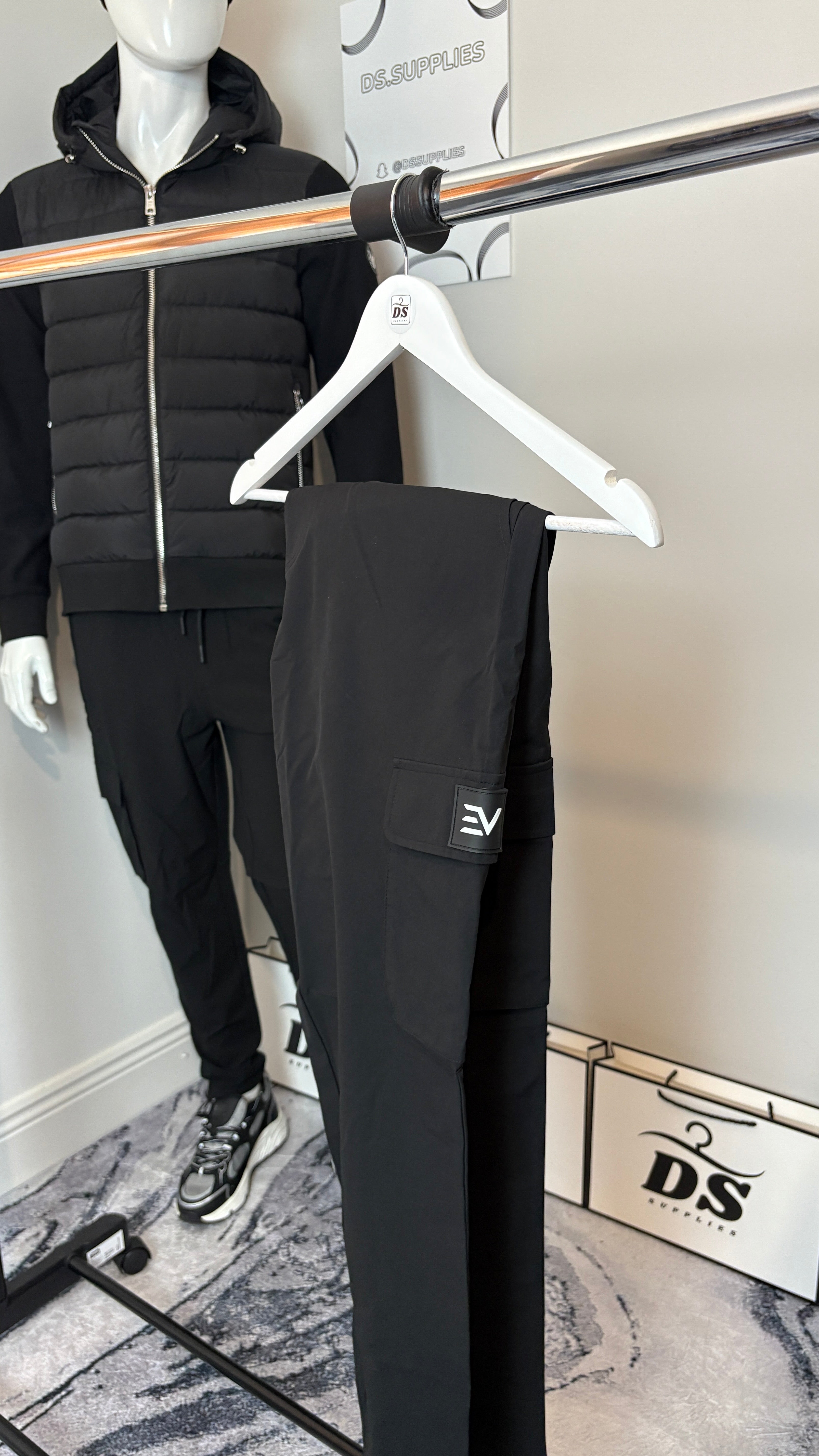 ENVI CARGO PANTS - BLACK